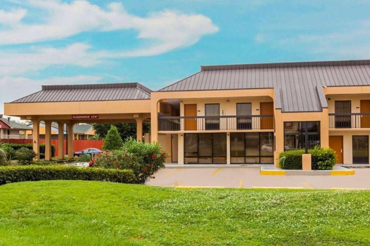 OYO Hotel Baton Rouge Mid City Exterior foto