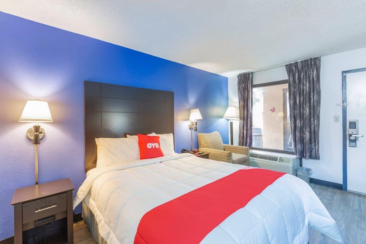 OYO Hotel Baton Rouge Mid City Exterior foto