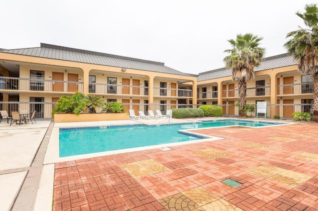 OYO Hotel Baton Rouge Mid City Exterior foto