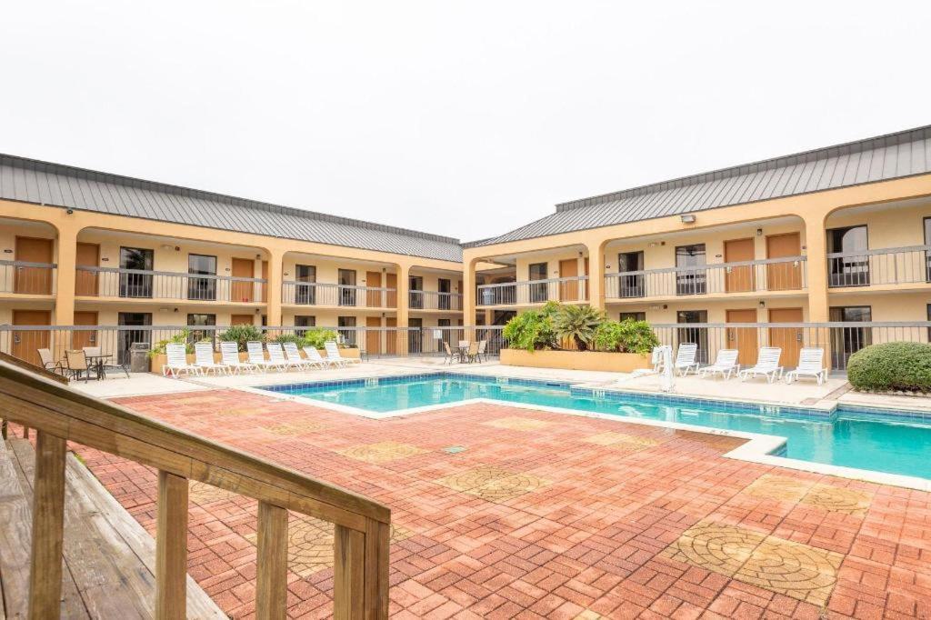OYO Hotel Baton Rouge Mid City Exterior foto