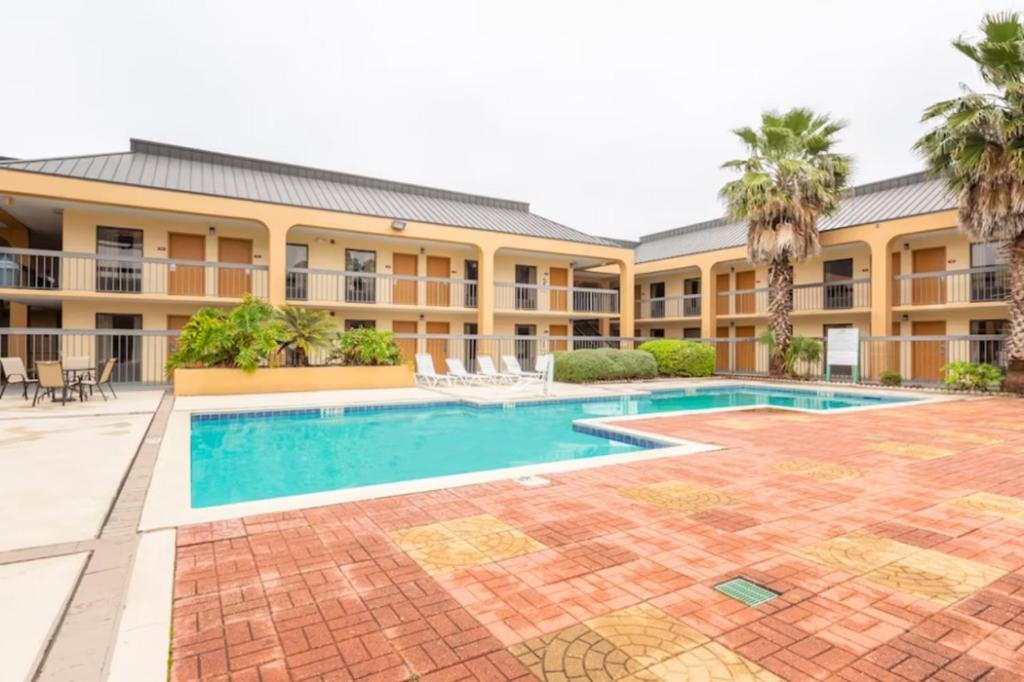 OYO Hotel Baton Rouge Mid City Exterior foto