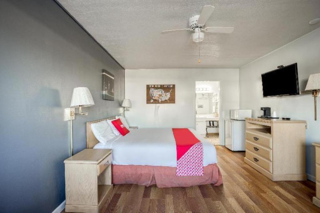 OYO Hotel Baton Rouge Mid City Exterior foto