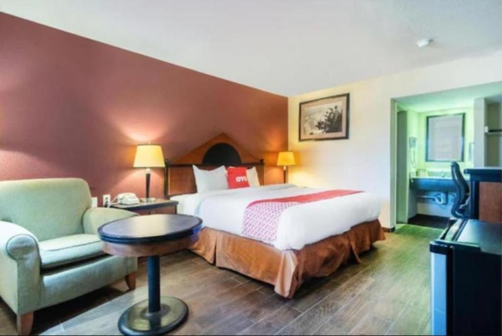 OYO Hotel Baton Rouge Mid City Exterior foto