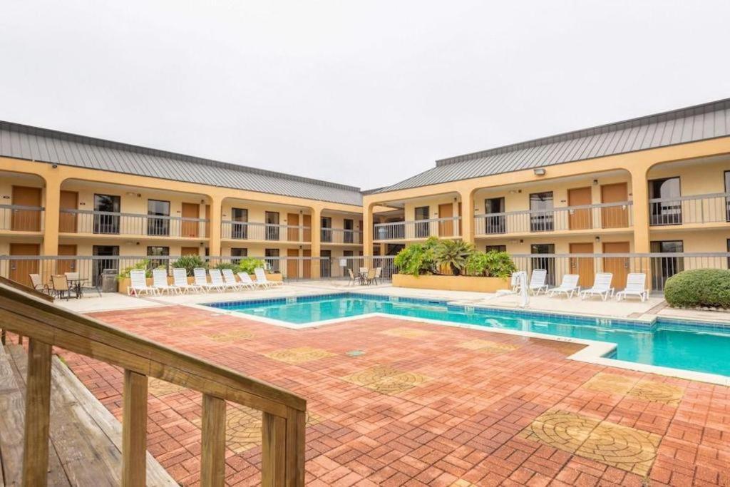OYO Hotel Baton Rouge Mid City Exterior foto