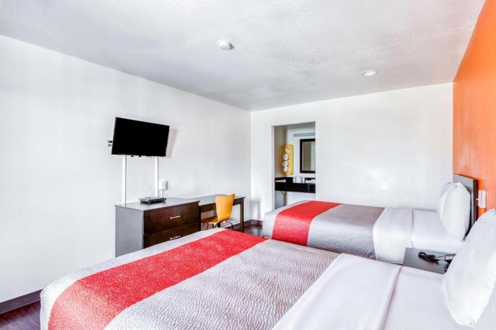 OYO Hotel Baton Rouge Mid City Exterior foto