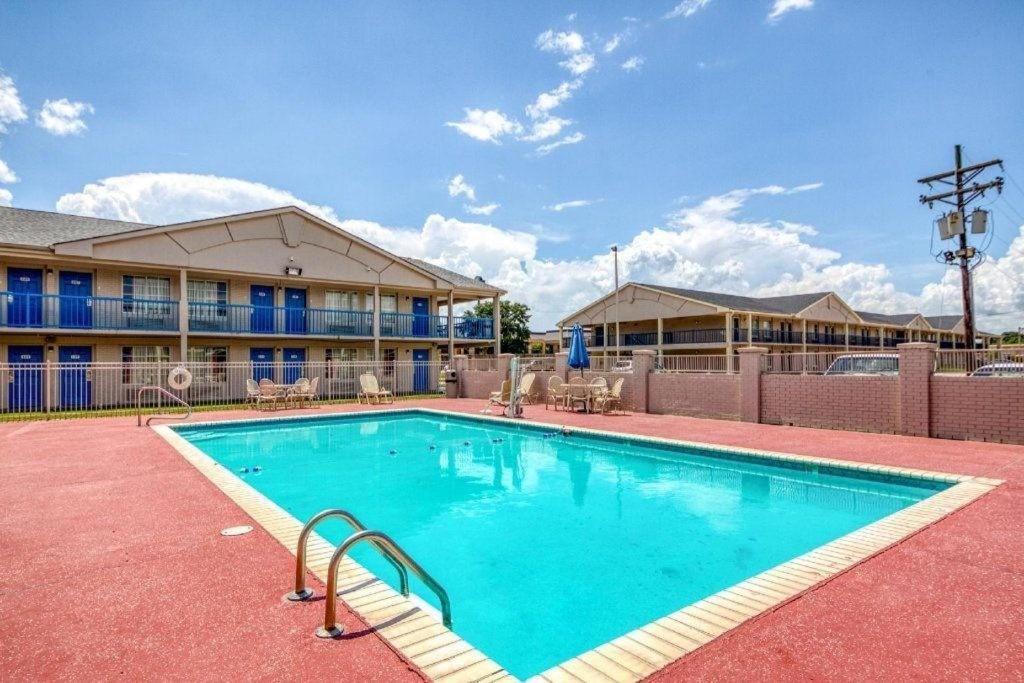 OYO Hotel Baton Rouge Mid City Exterior foto
